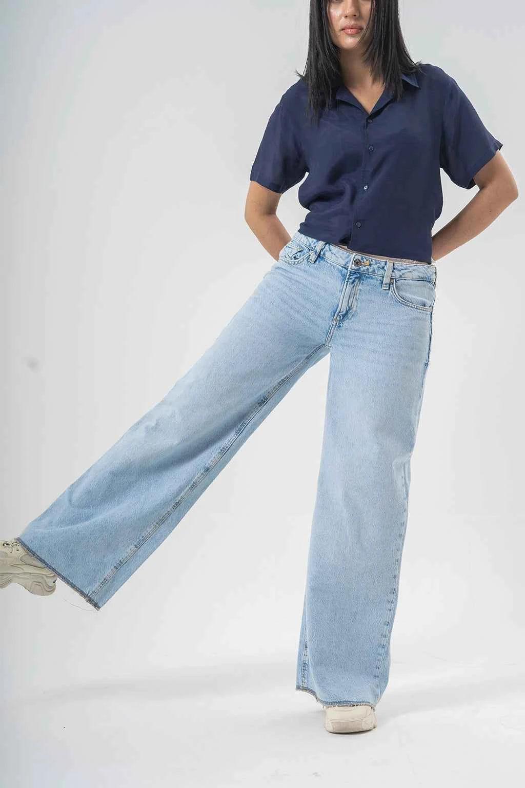 Comfortable Wide-Leg Light Blue Jeans — Everyday Essential EW-000654