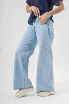 Comfortable Wide-Leg Light Blue Jeans — Everyday Essential EW-000654